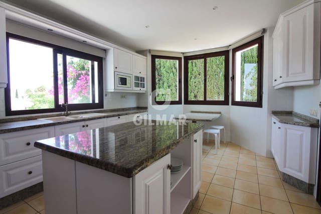 4 sypialnia Willa na sprzedaż w El Paraiso, Estepona z basenem - 1 400 000 € (Ref: 9810848)