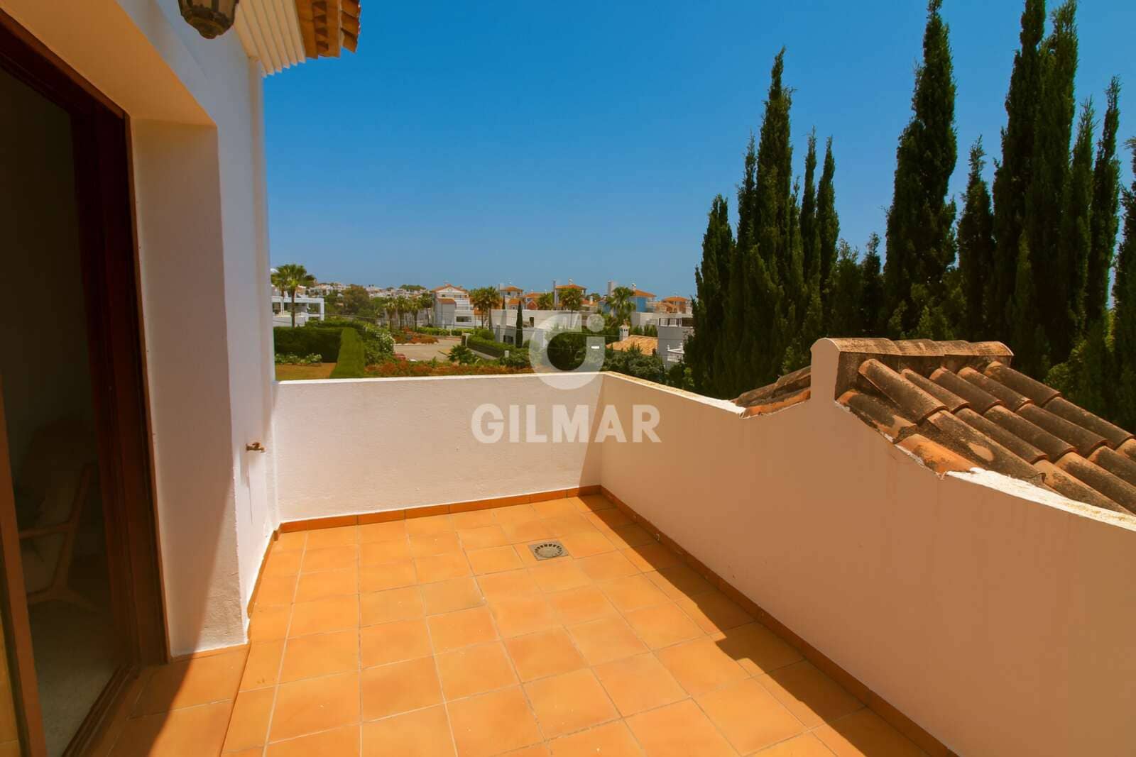 4 sypialnia Willa na sprzedaż w El Paraiso z basenem - 1 400 000 € (Ref: 9810848)