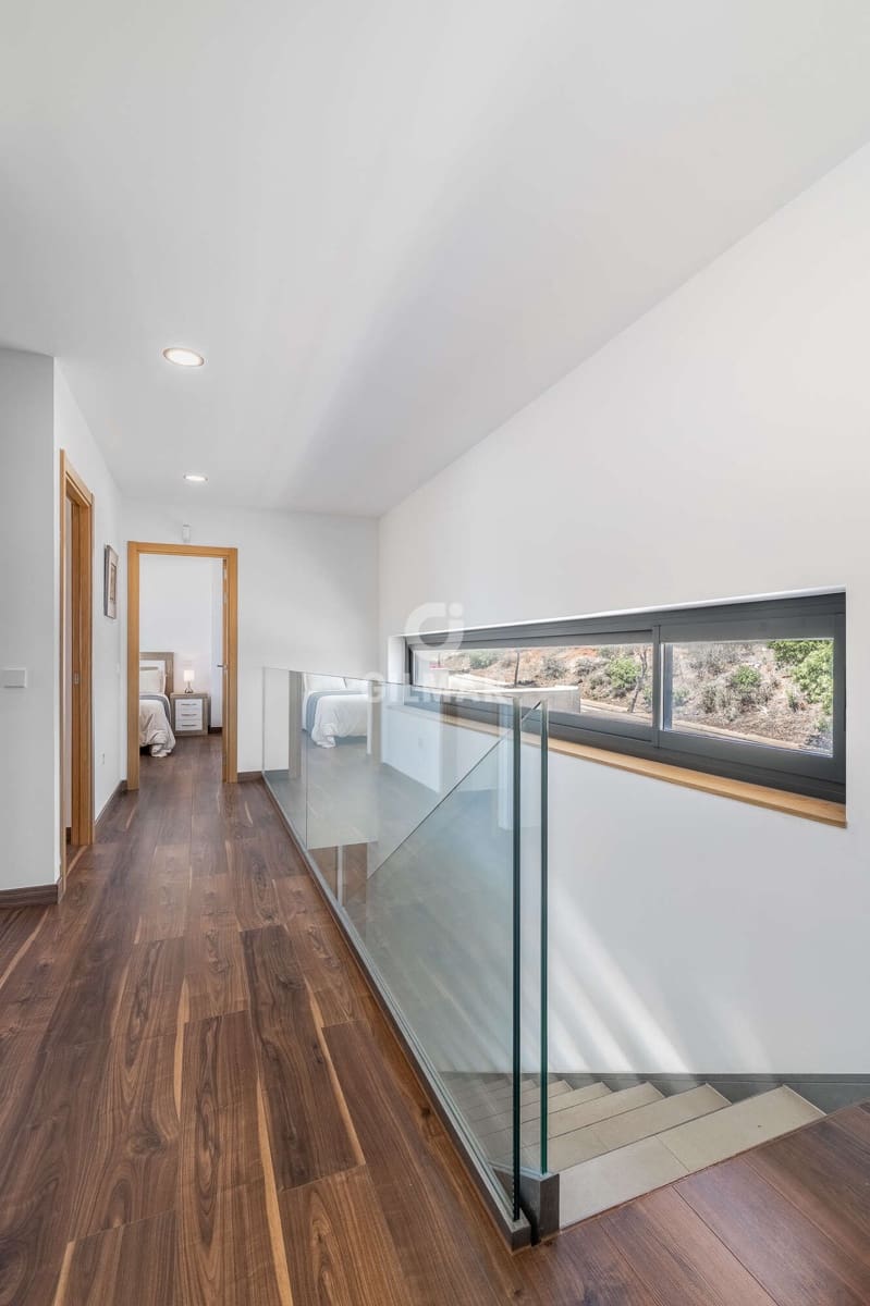 4 soverom Villa til salgs i Manilva med svømmebasseng garasje - € 1 150 000 (Ref: 9810849)