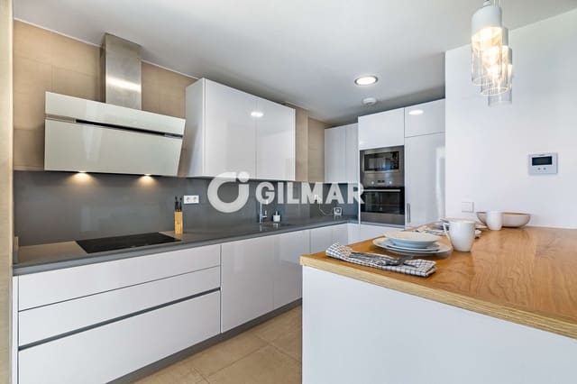 4 Zimmer Villa zu verkaufen in Chullera, Manilva mit Pool Garage - 995.000 € (Ref: 9810849)