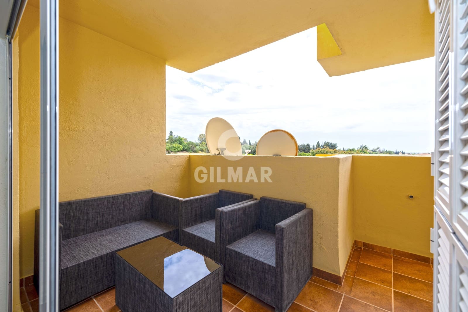 2 chambre Appartement à vendre à Estepona avec piscine garage - 299 000 € (Ref: 9815042)