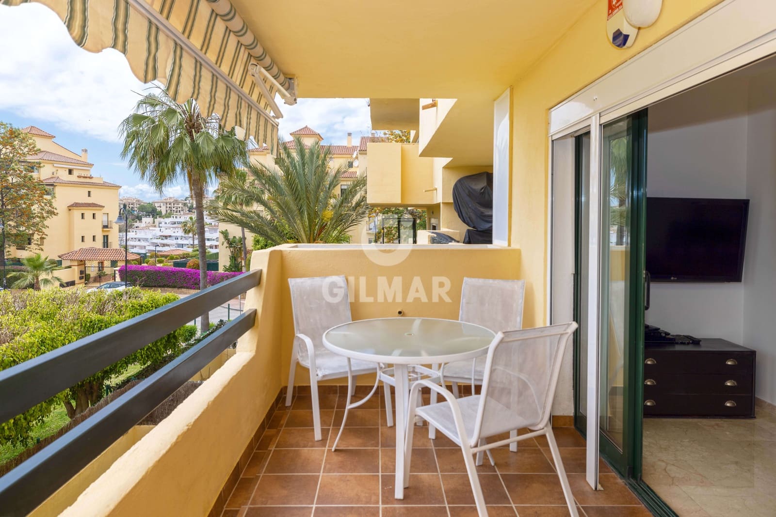 2 chambre Appartement à vendre à Estepona avec piscine garage - 299 000 € (Ref: 9815042)