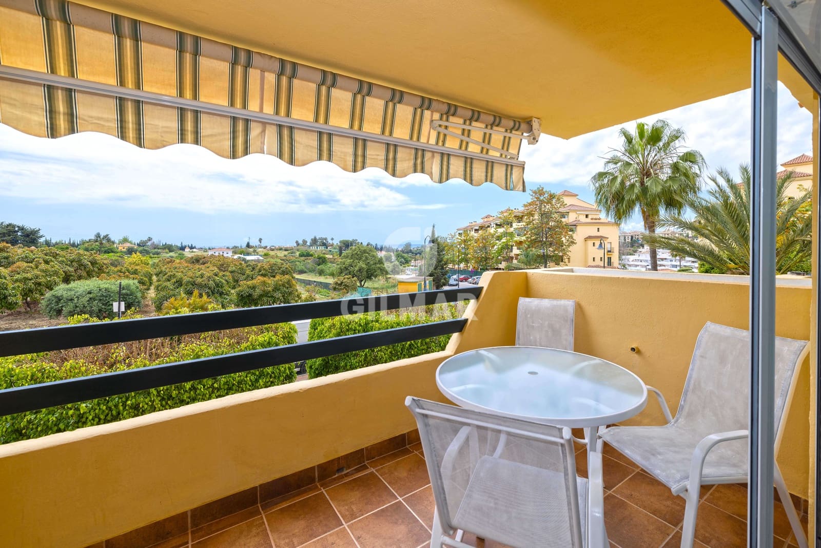 2 chambre Appartement à vendre à Estepona avec piscine garage - 299 000 € (Ref: 9815042)