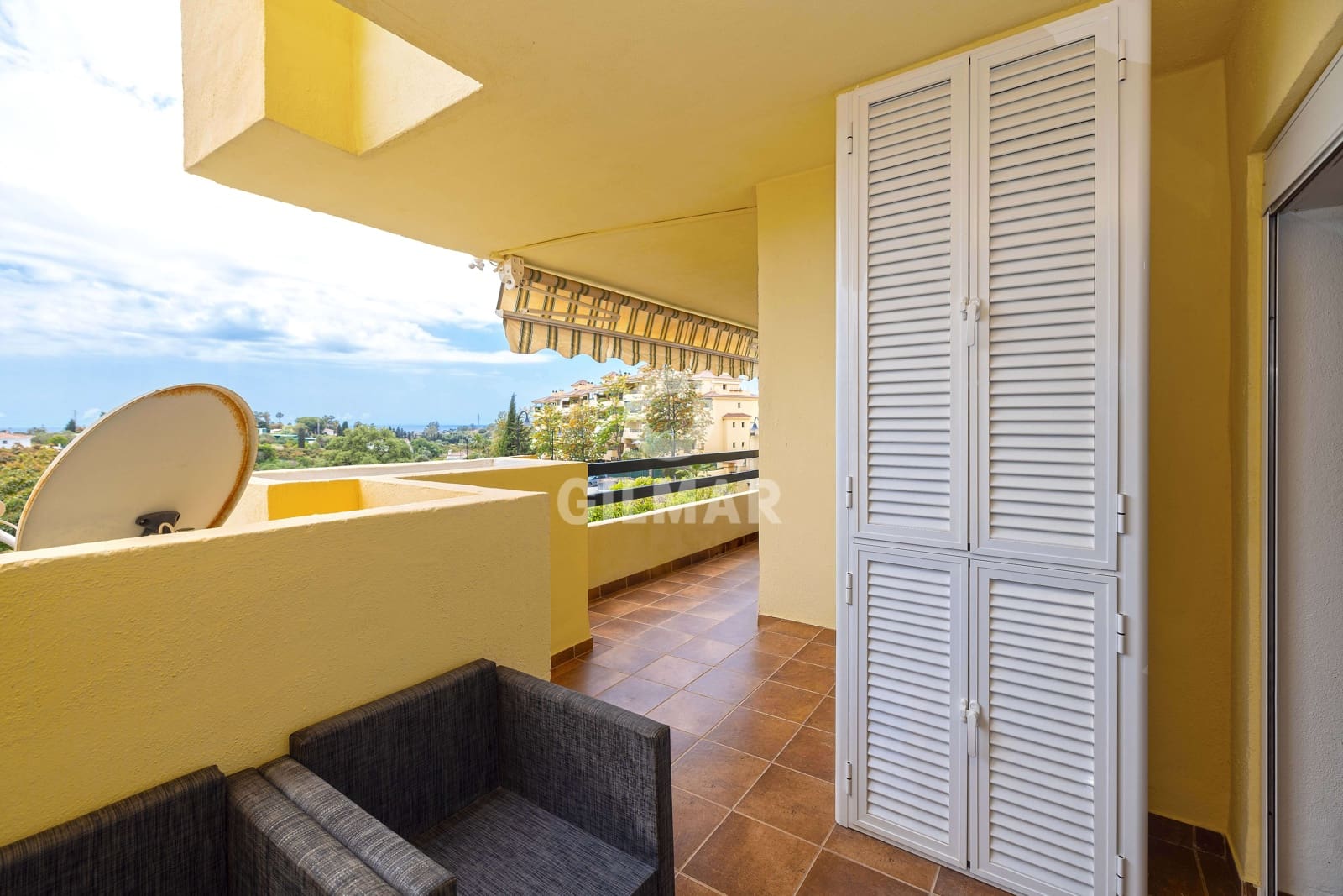 2 chambre Appartement à vendre à Estepona avec piscine garage - 299 000 € (Ref: 9815042)