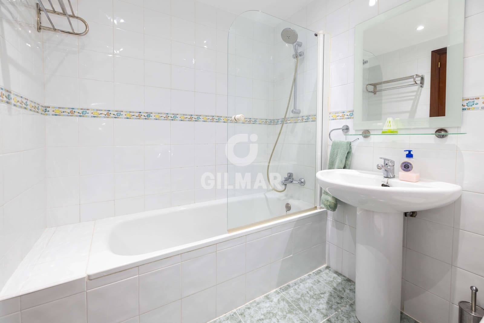 2 chambre Appartement à vendre à Estepona avec piscine garage - 299 000 € (Ref: 9815042)