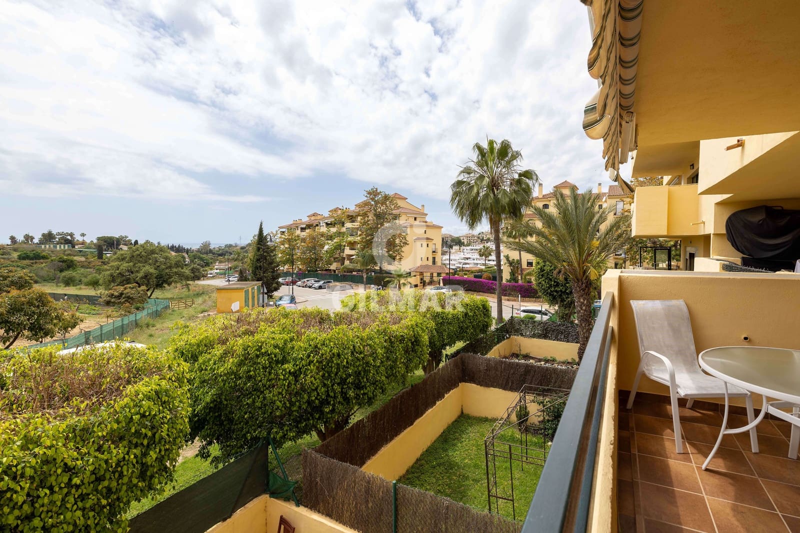2 chambre Appartement à vendre à Estepona avec piscine garage - 299 000 € (Ref: 9815042)