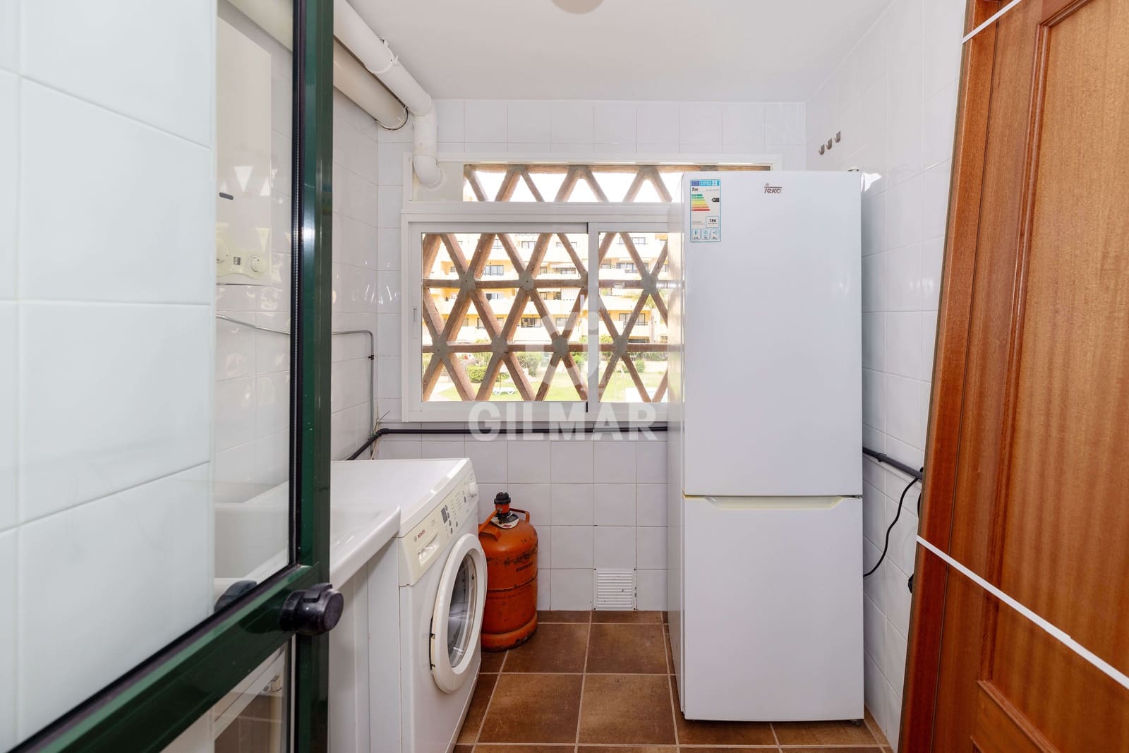 2 chambre Appartement à vendre à Estepona avec piscine garage - 299 000 € (Ref: 9815042)