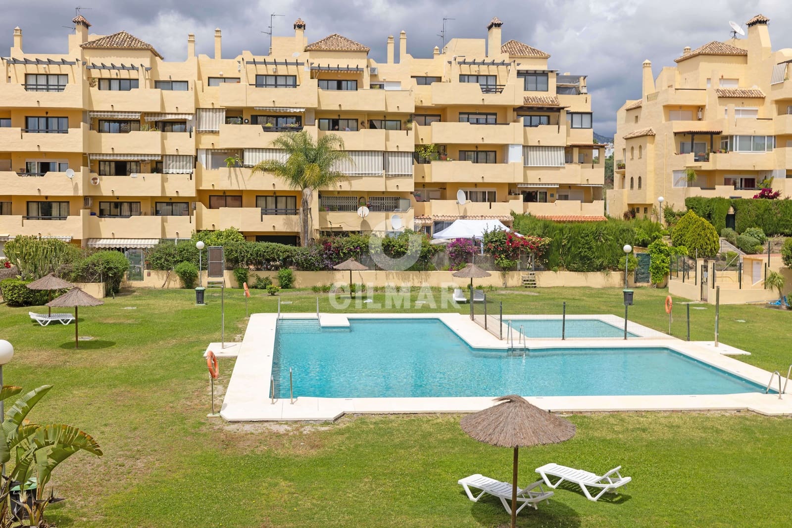 2 chambre Appartement à vendre à Estepona avec piscine garage - 299 000 € (Ref: 9815042)