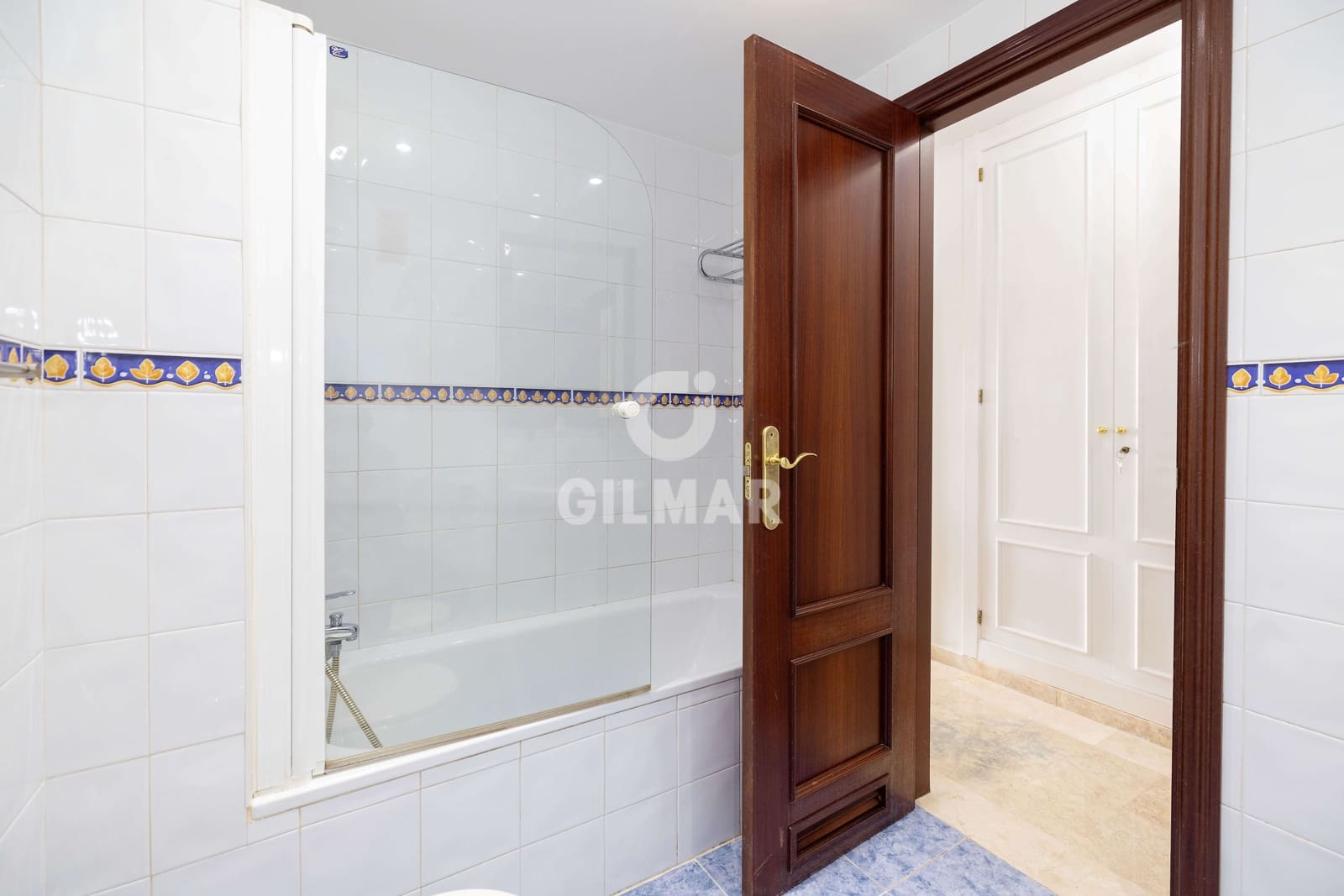 2 chambre Appartement à vendre à Estepona avec piscine garage - 299 000 € (Ref: 9815042)