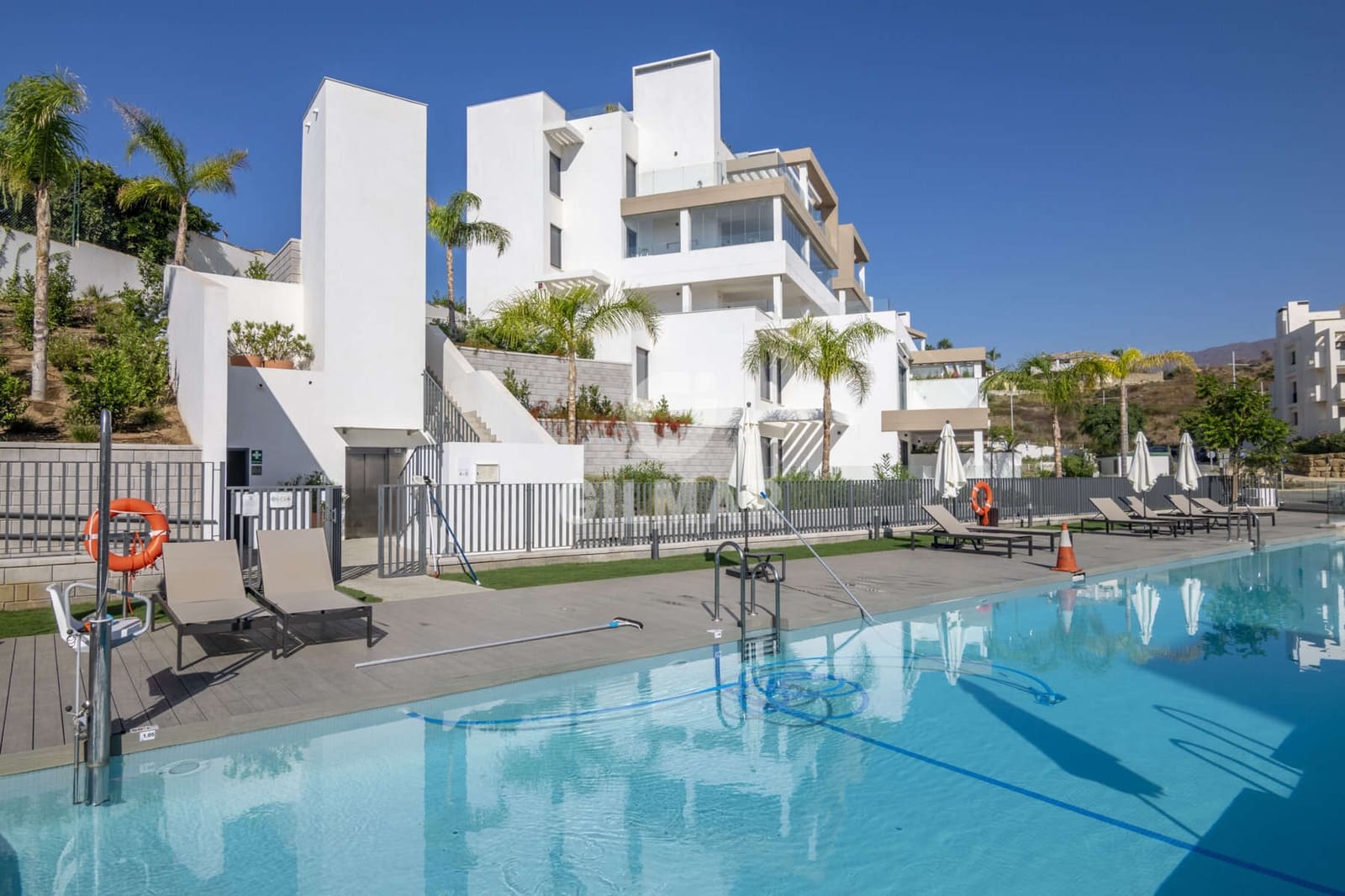3 chambre Appartement à vendre à Estepona avec garage - 1 100 000 € (Ref: 9816281)
