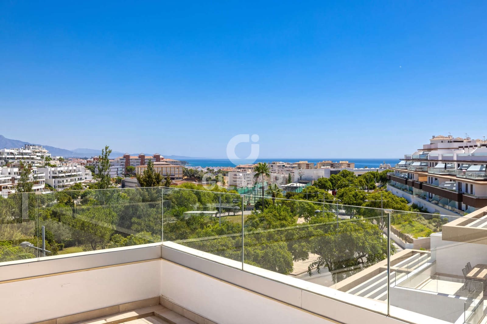 3 chambre Appartement à vendre à Estepona avec garage - 1 100 000 € (Ref: 9816281)