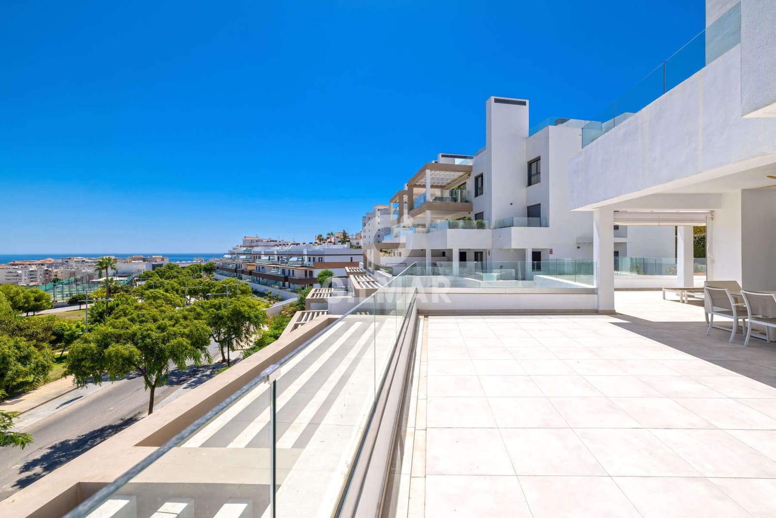 3 chambre Appartement à vendre à Estepona avec garage - 1 100 000 € (Ref: 9816281)