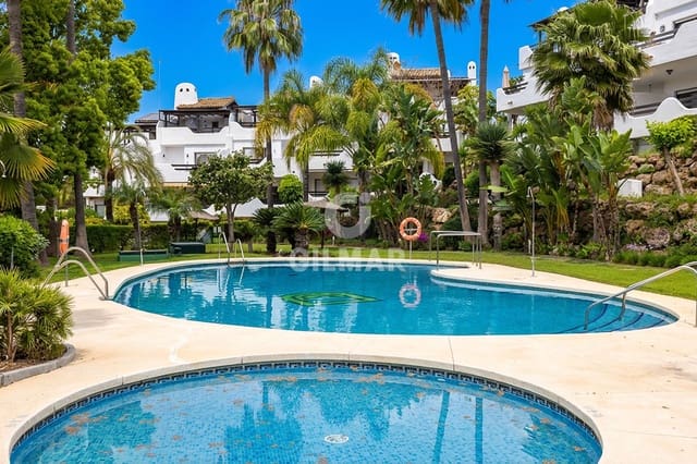 3 makuuhuone Paritalo myytävänä paikassa Nagüeles Alto, Marbella mukana uima-altaan 
autotalli - 795 000 € (Ref: 9821597)