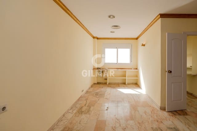 Commerciale in vendita in Puerto Banus, Marbella - 600.000 € (Rif: 9821598)