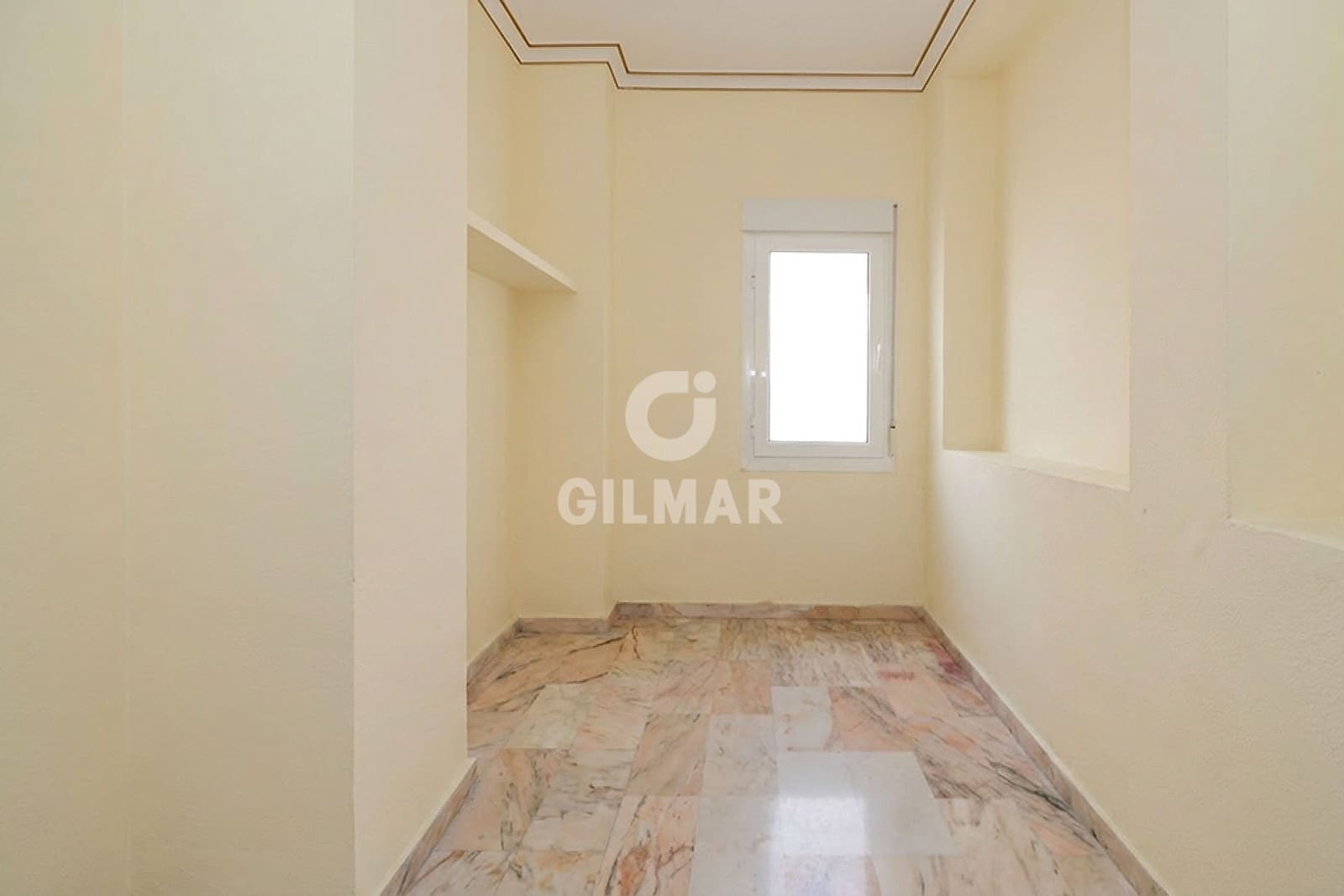 Commerciale in vendita in Puerto Banus - 600.000 € (Rif: 9821598)