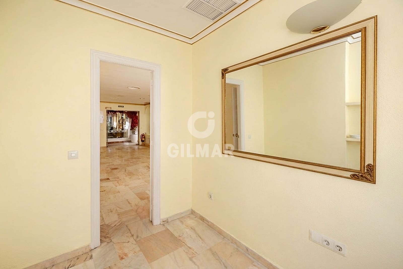 Commerciale in vendita in Puerto Banus - 600.000 € (Rif: 9821598)
