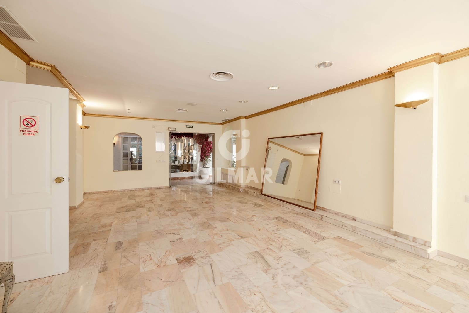 Commerciale in vendita in Puerto Banus - 600.000 € (Rif: 9821598)