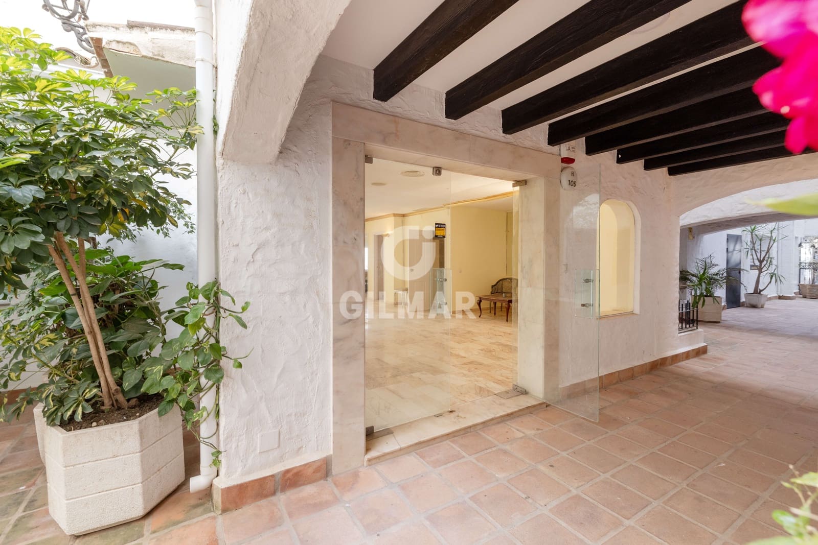 Commerciale in vendita in Puerto Banus - 600.000 € (Rif: 9821598)