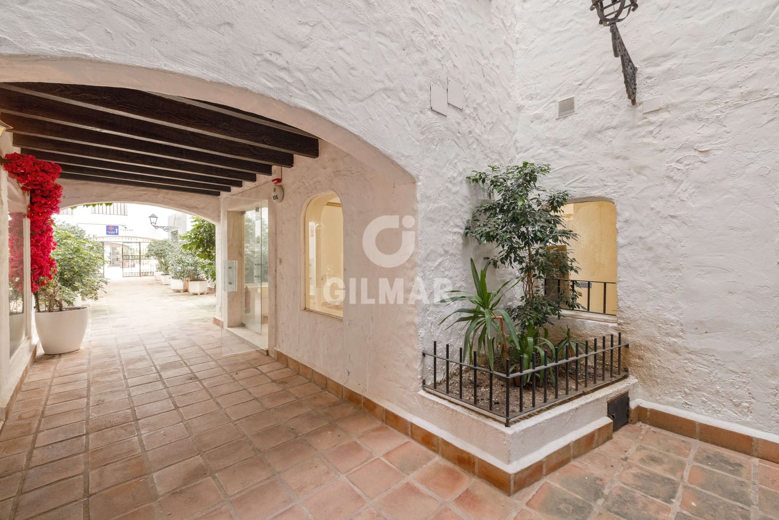 Commerciale in vendita in Puerto Banus - 600.000 € (Rif: 9821598)