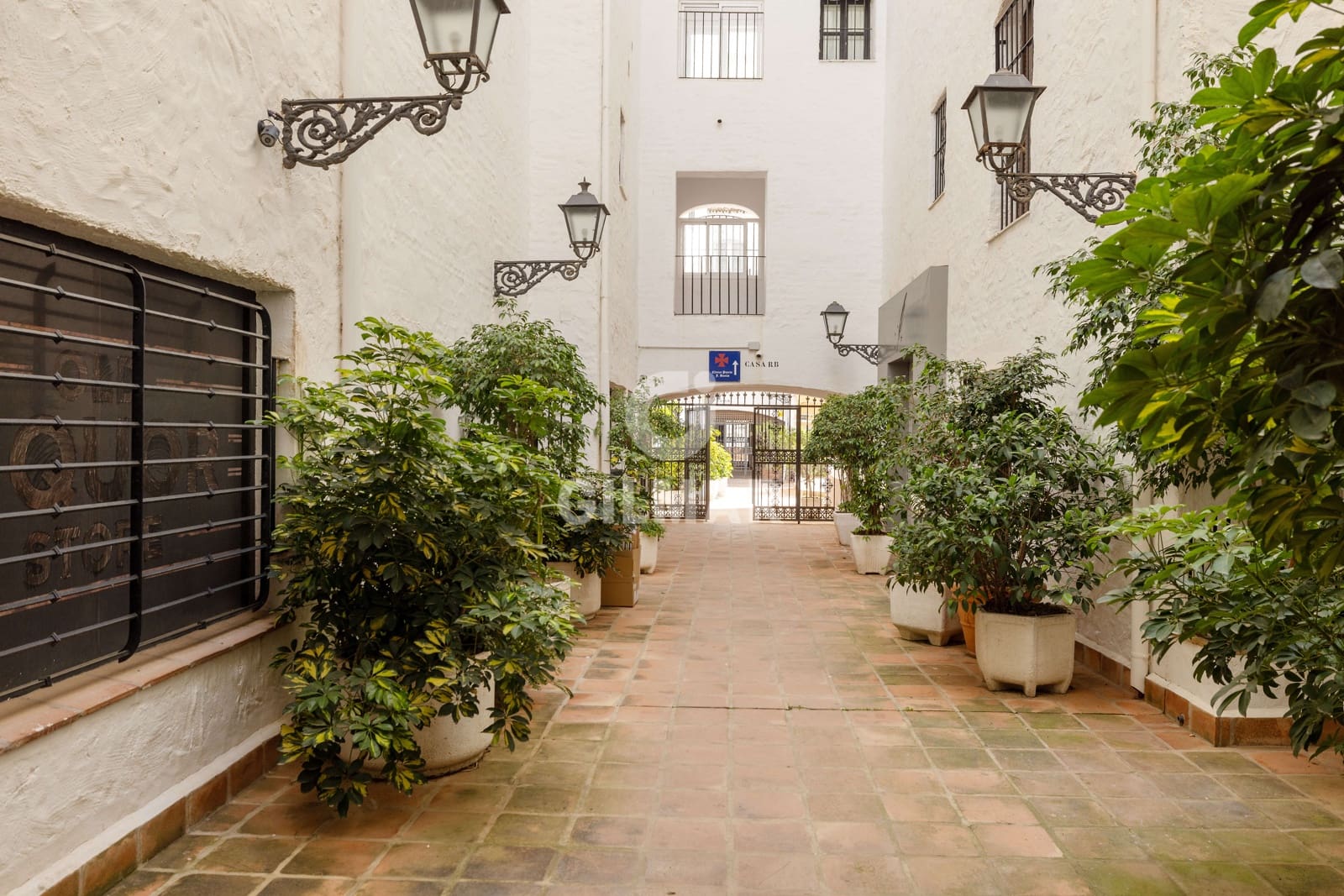 Commerciale in vendita in Puerto Banus - 600.000 € (Rif: 9821598)
