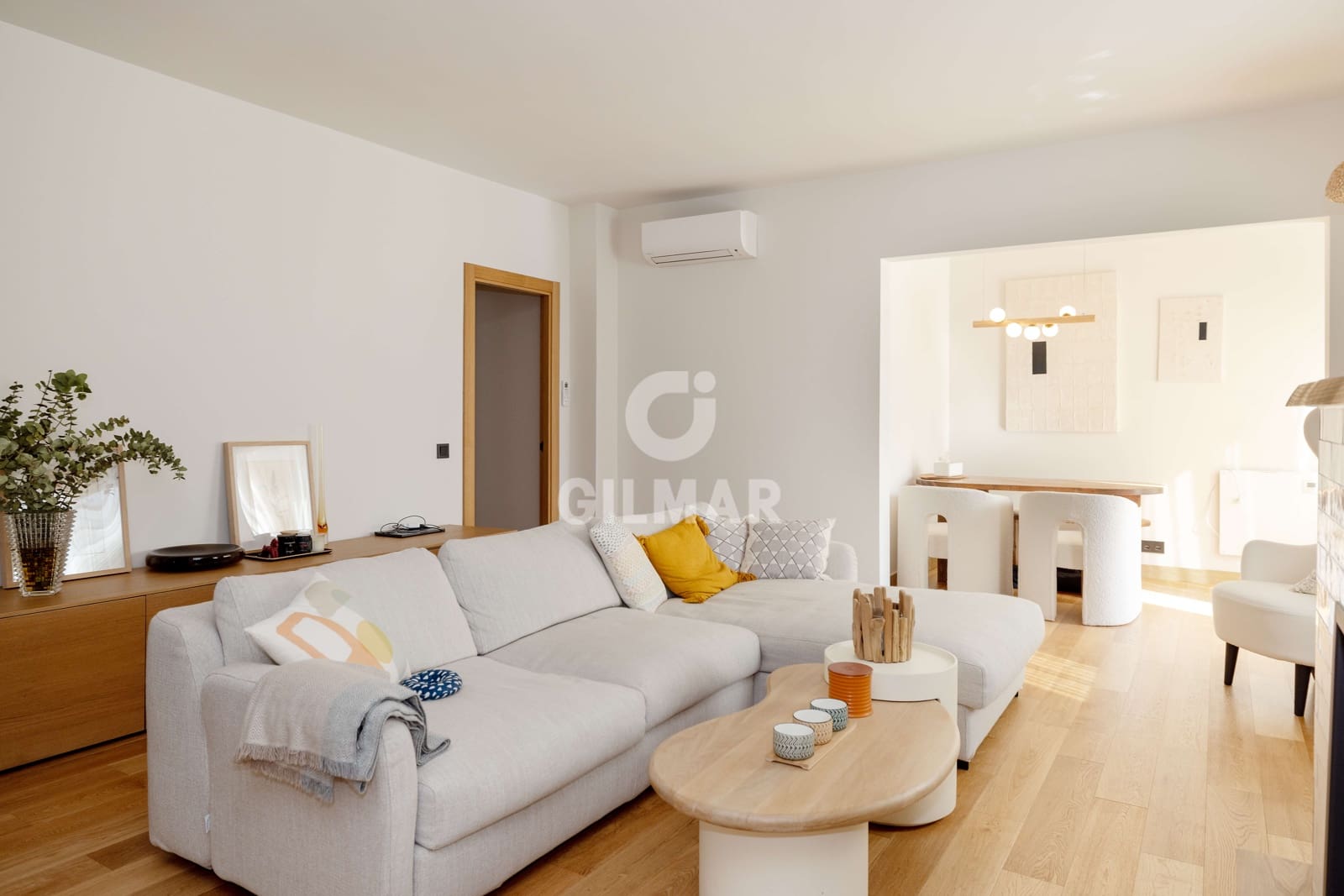 2 sypialnia Mieszkanie na sprzedaż w Puerto Banus z basenem garażem - 1 100 000 € (Ref: 9821599)