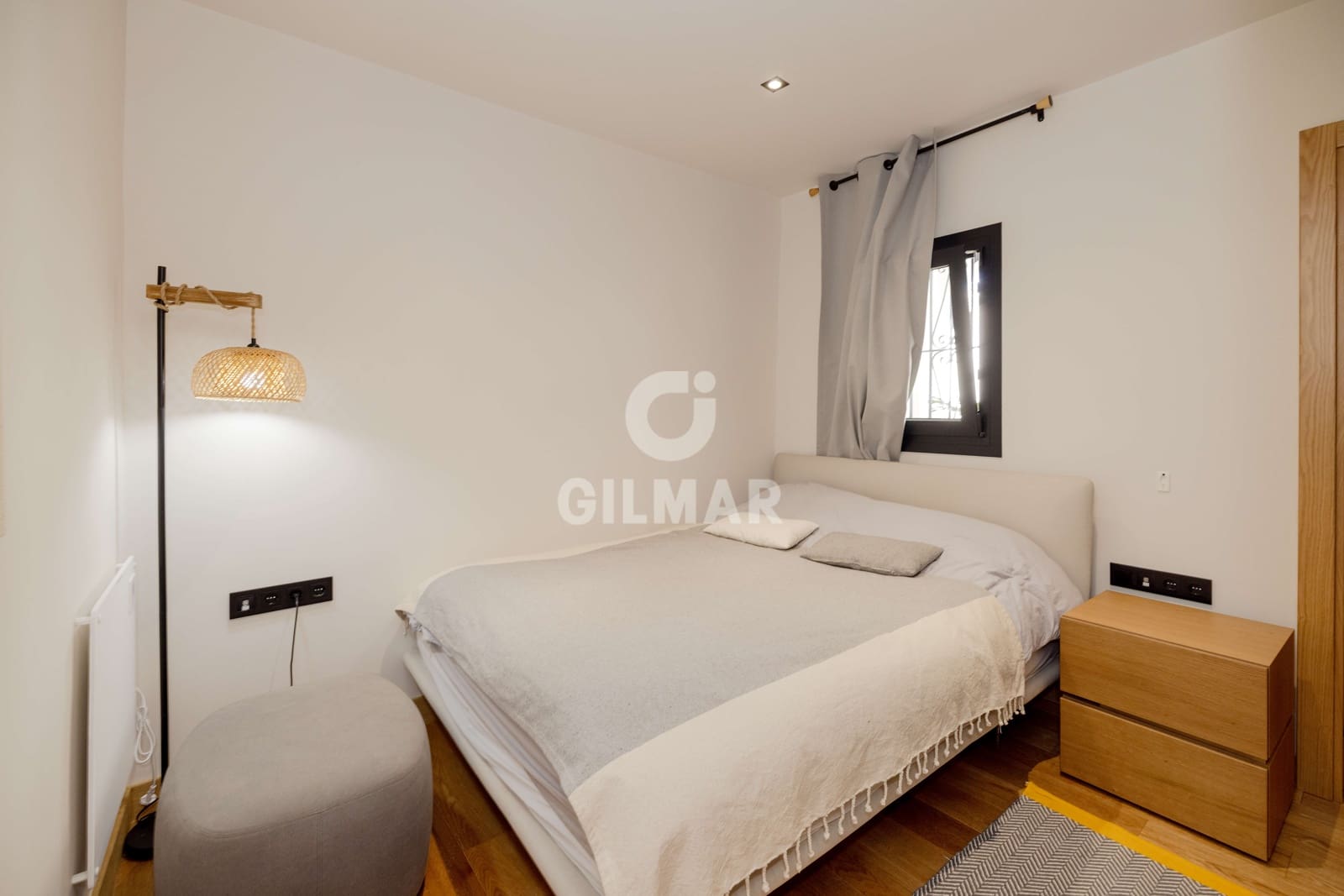2 sypialnia Mieszkanie na sprzedaż w Puerto Banus z basenem garażem - 1 100 000 € (Ref: 9821599)