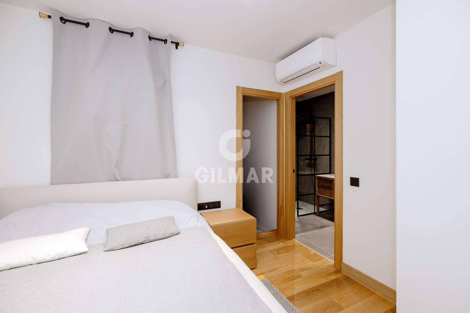 2 sypialnia Mieszkanie na sprzedaż w Puerto Banus z basenem garażem - 1 100 000 € (Ref: 9821599)