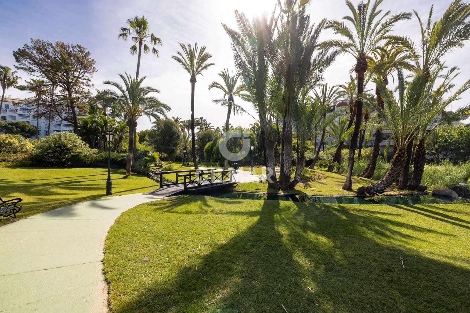 2 sypialnia Mieszkanie na sprzedaż w Puerto Banus z basenem garażem - 1 100 000 € (Ref: 9821599)