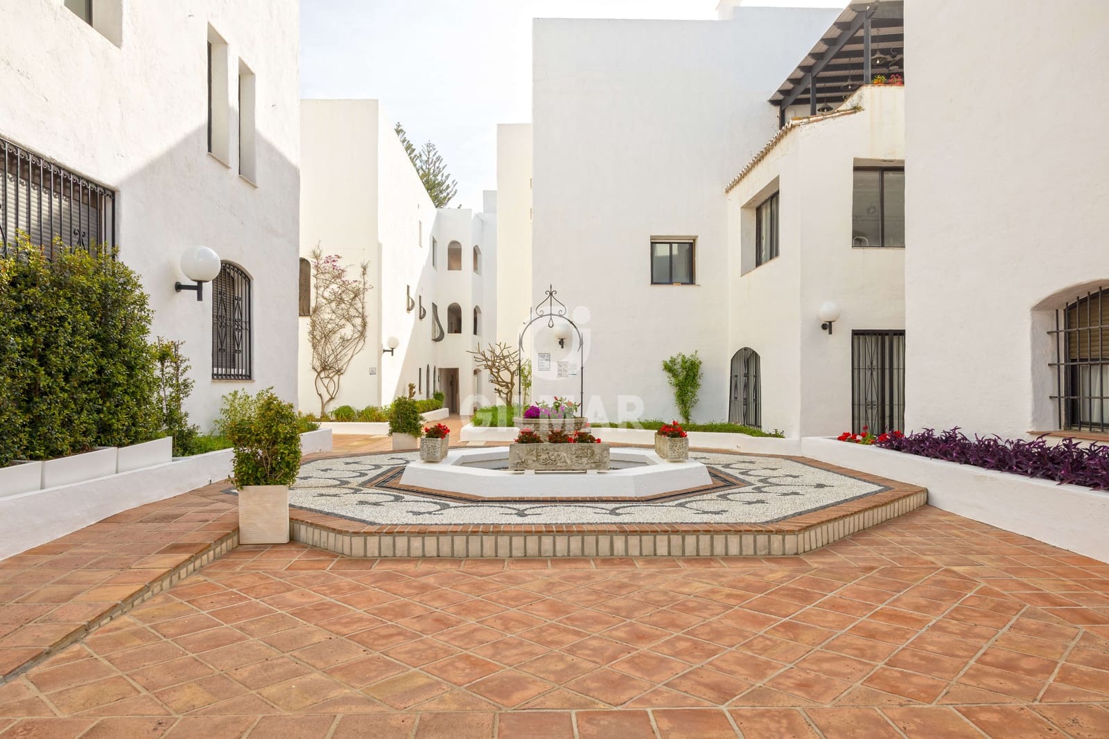 2 sypialnia Mieszkanie na sprzedaż w Puerto Banus z basenem garażem - 1 100 000 € (Ref: 9821599)