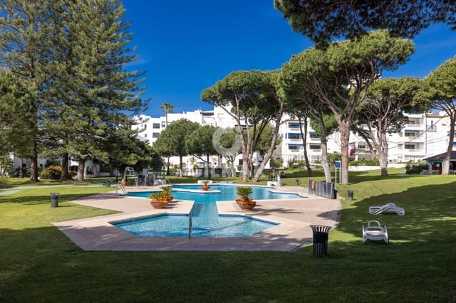 2 sypialnia Mieszkanie na sprzedaż w Puerto Banus, Marbella z basenem garażem - 1 100 000 € (Ref: 9821599)