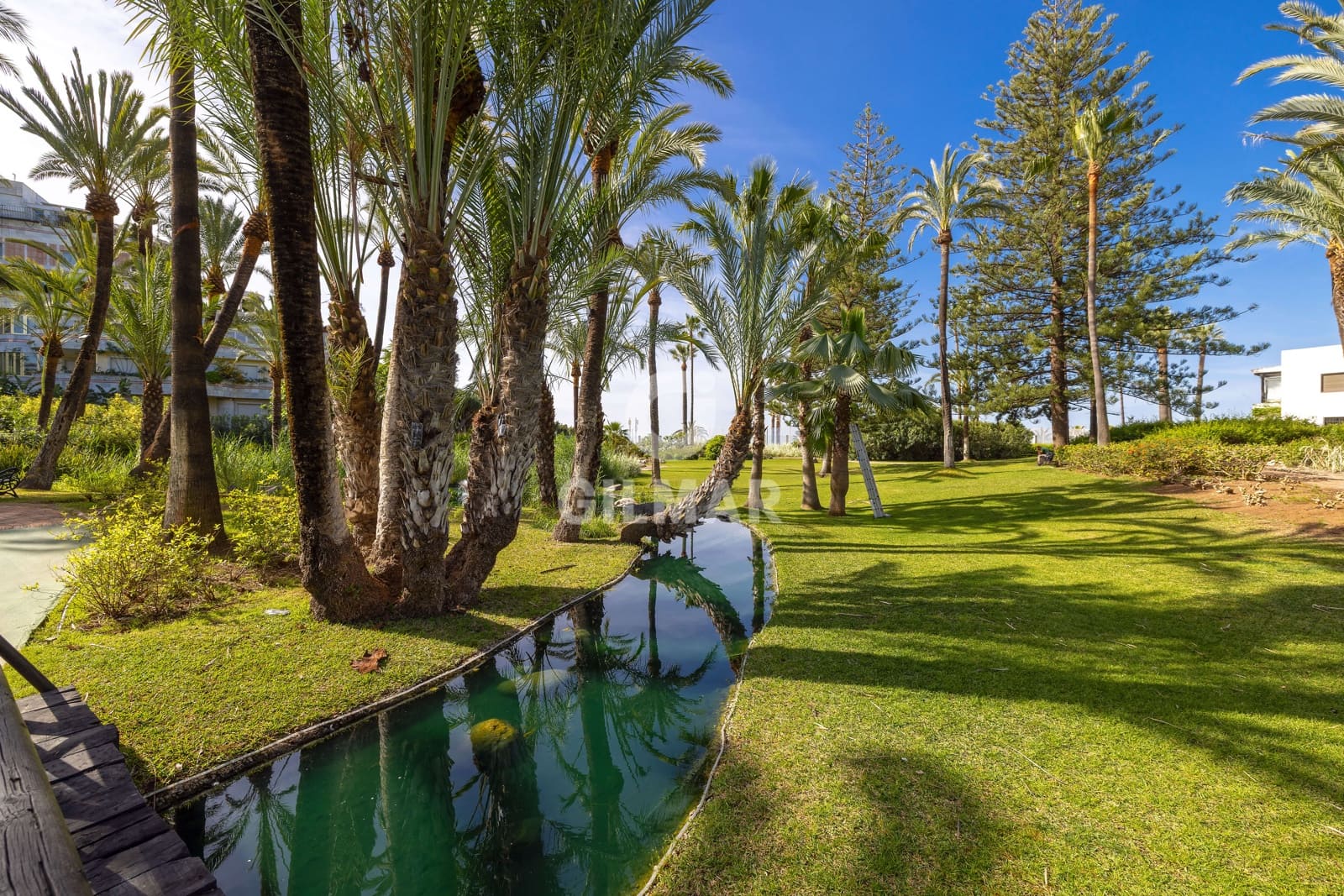 2 sypialnia Mieszkanie na sprzedaż w Puerto Banus z basenem garażem - 1 100 000 € (Ref: 9821599)
