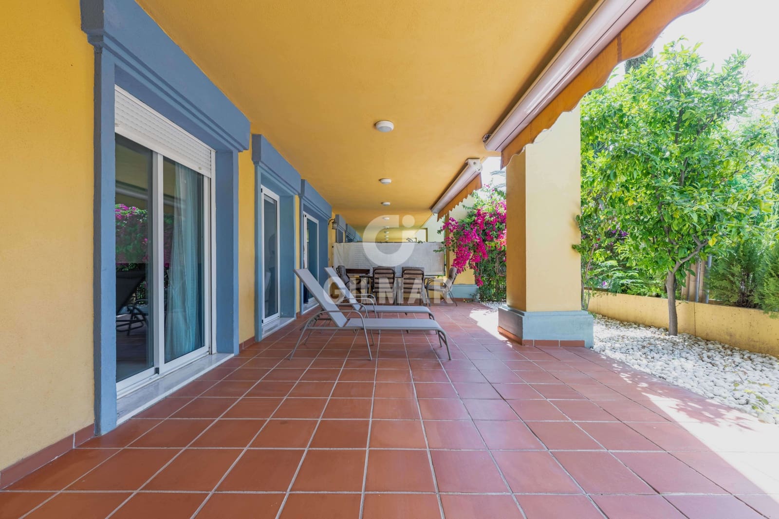 2 bedroom Flat for sale in Bahia de Marbella with pool garage - € 646,000 (Ref: 9821600)