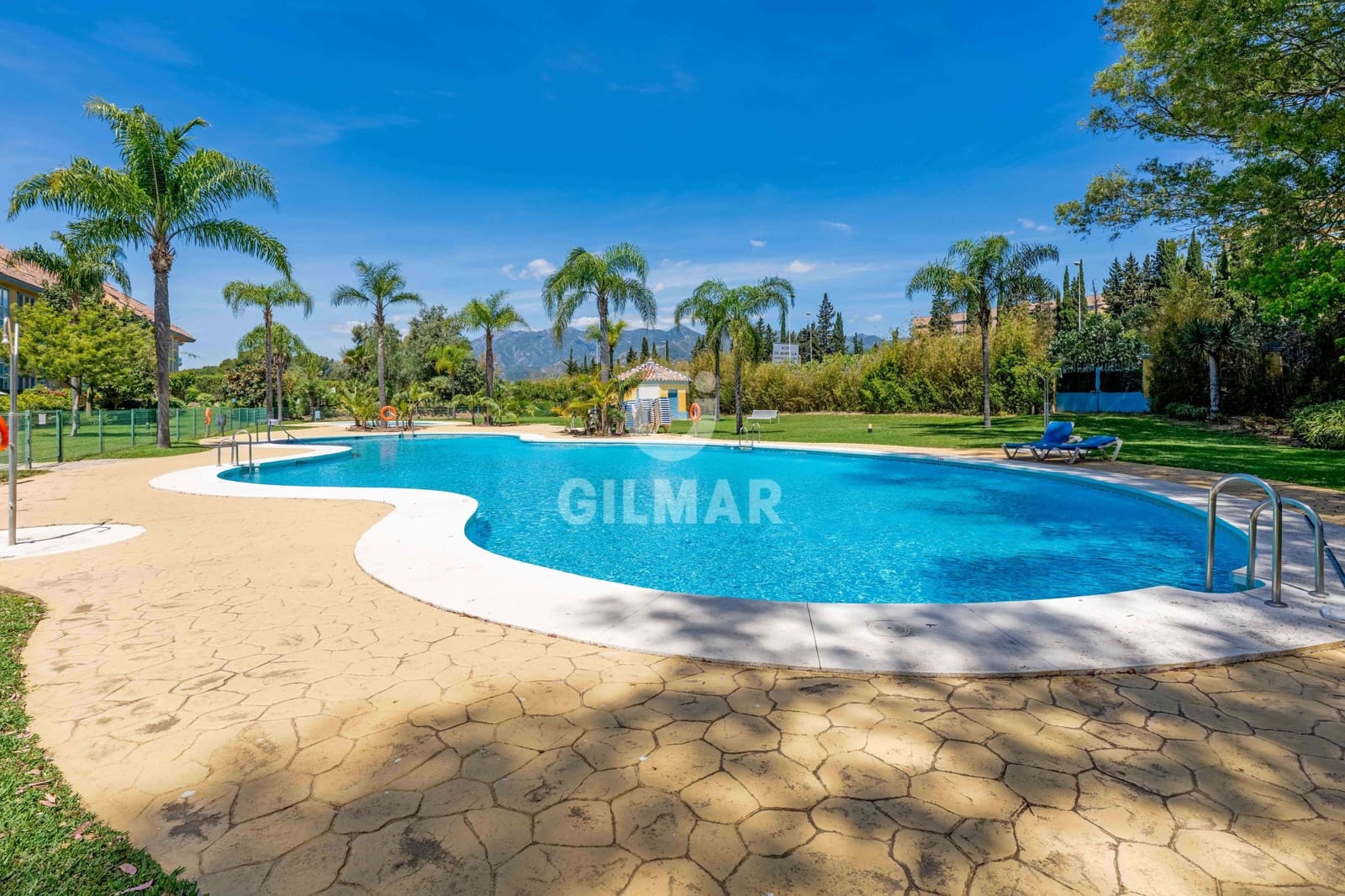 2 bedroom Flat for sale in Bahia de Marbella with pool garage - € 646,000 (Ref: 9821600)