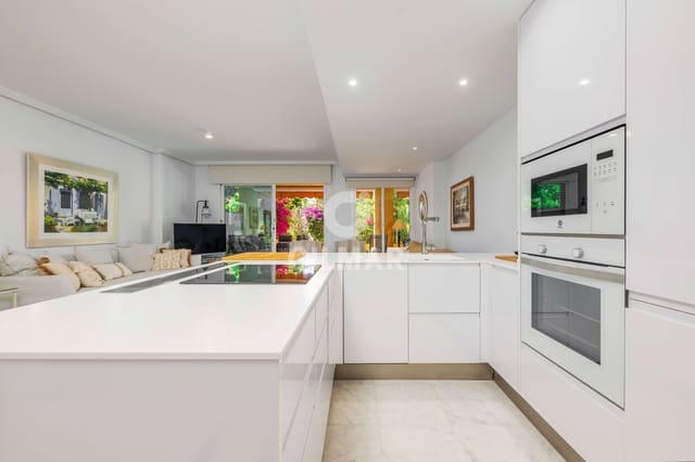 2 soverom Leilighet til salgs i Bahía de Marbella, Marbella med svømmebasseng garasje - € 646 000 (Ref: 9821600)