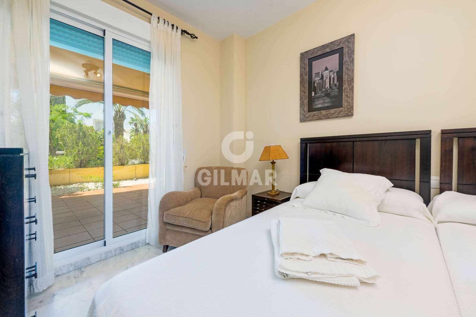 2 bedroom Flat for sale in Bahia de Marbella with pool garage - € 646,000 (Ref: 9821600)