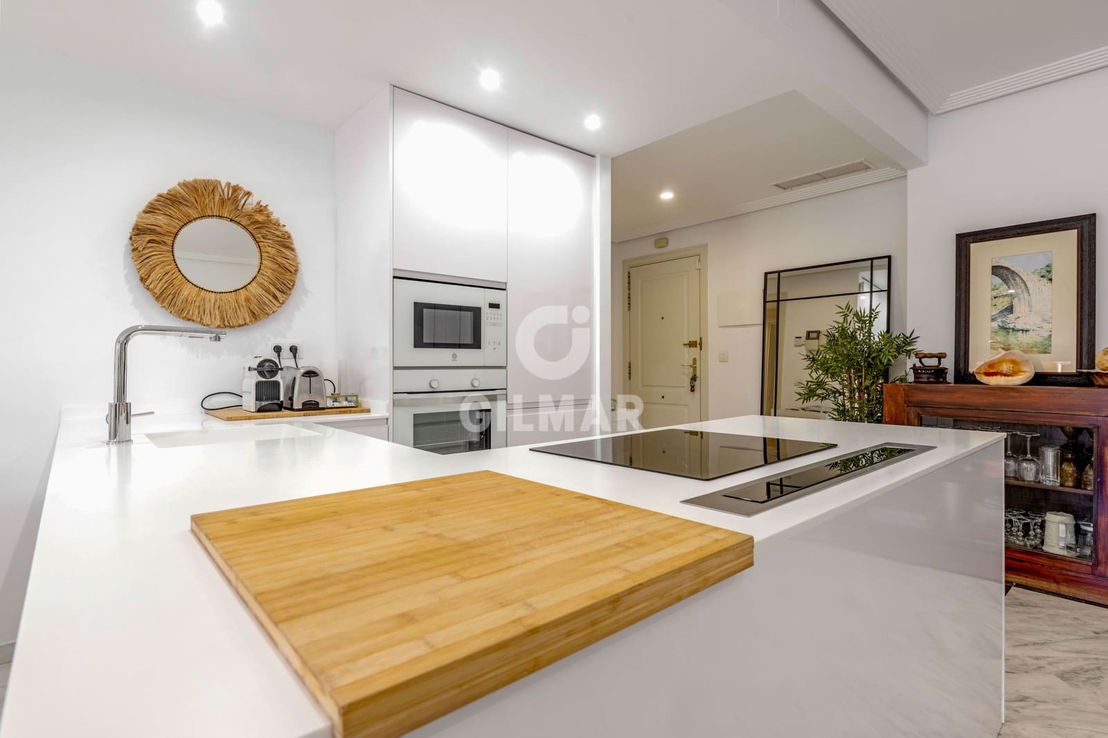 2 bedroom Flat for sale in Bahia de Marbella with pool garage - € 646,000 (Ref: 9821600)