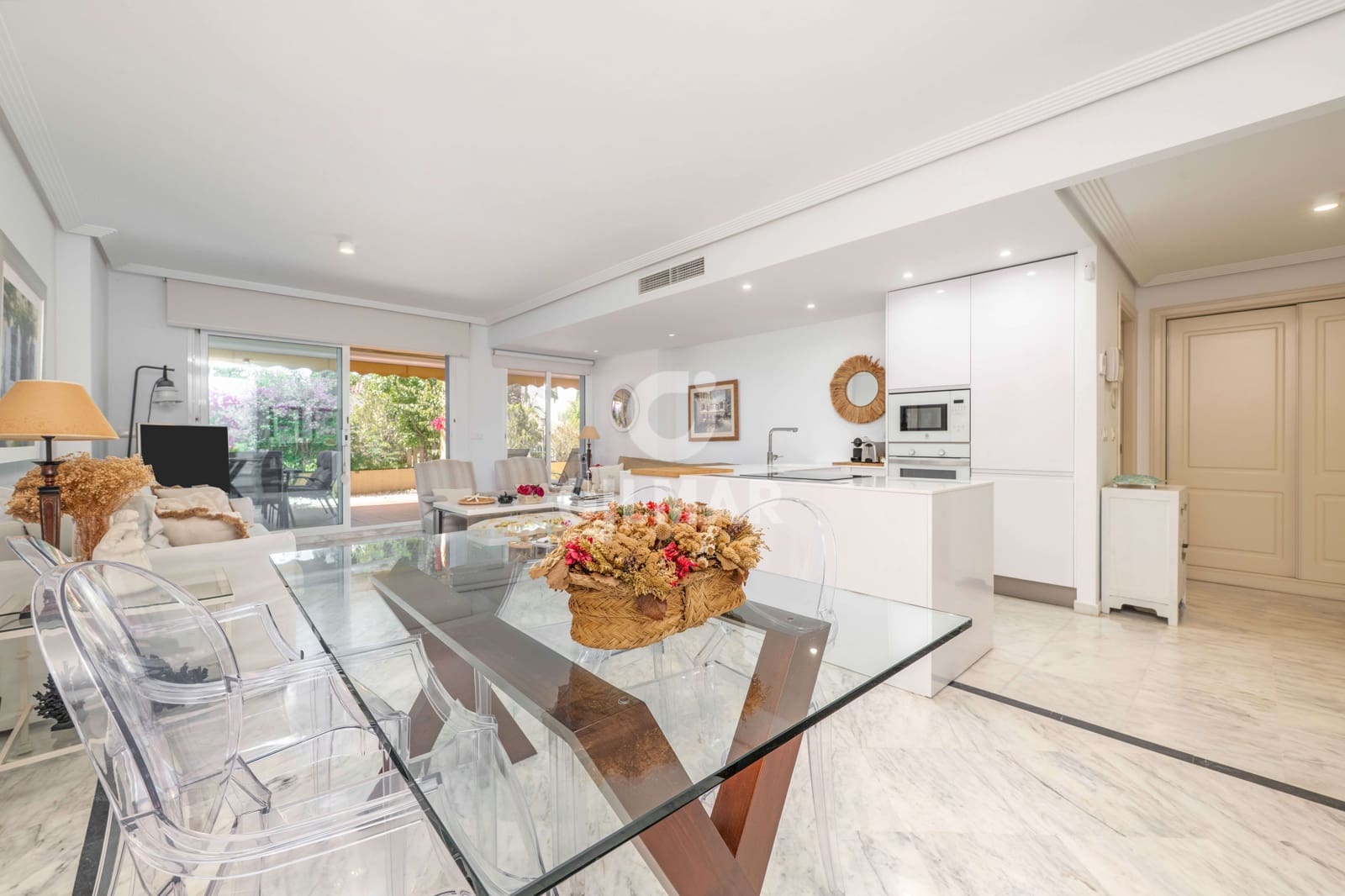 2 bedroom Flat for sale in Bahia de Marbella with pool garage - € 646,000 (Ref: 9821600)