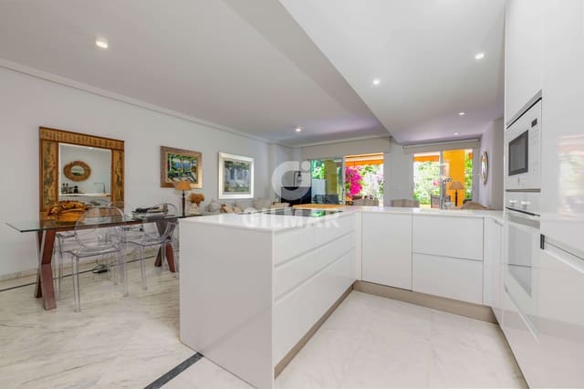 2 soverom Leilighet til salgs i Bahía de Marbella, Marbella med svømmebasseng garasje - € 646 000 (Ref: 9821600)