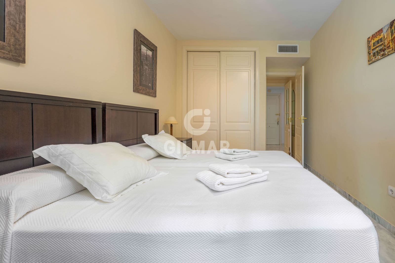 2 bedroom Flat for sale in Bahia de Marbella with pool garage - € 646,000 (Ref: 9821600)
