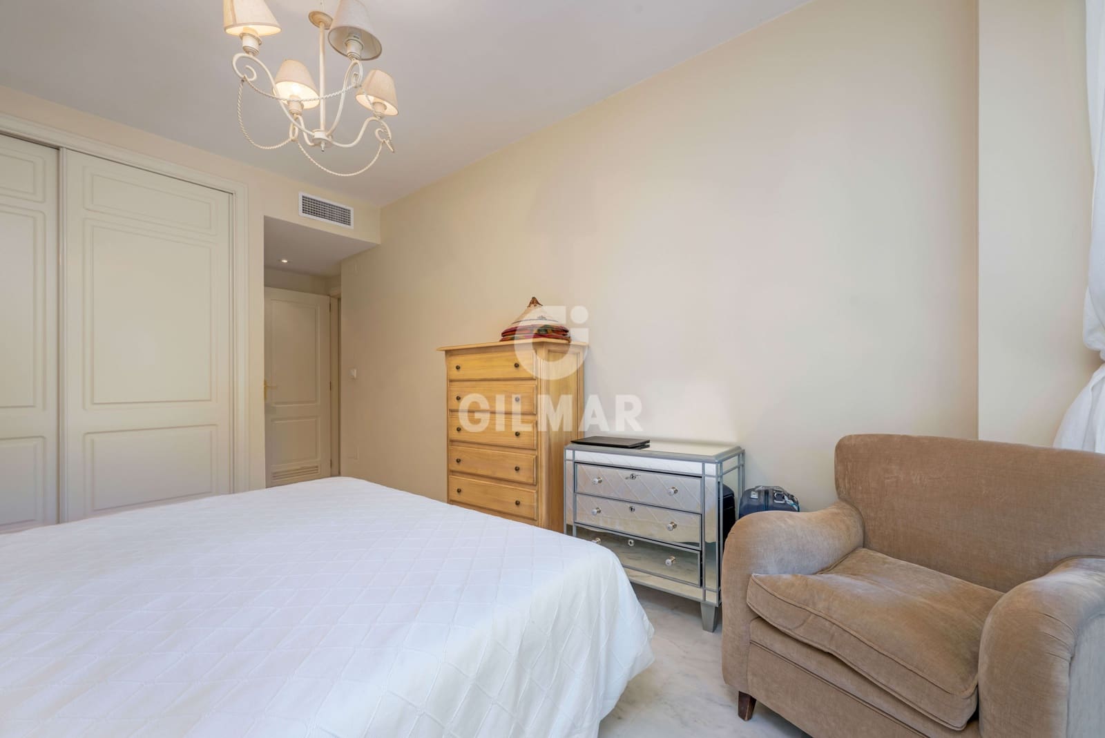 2 bedroom Flat for sale in Bahia de Marbella with pool garage - € 646,000 (Ref: 9821600)