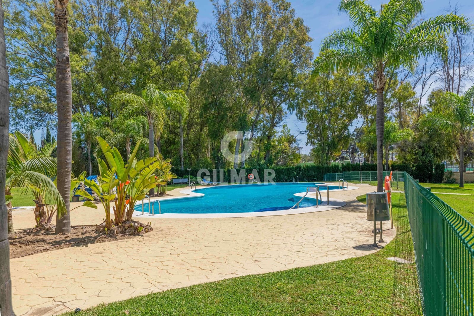 2 bedroom Flat for sale in Bahia de Marbella with pool garage - € 646,000 (Ref: 9821600)