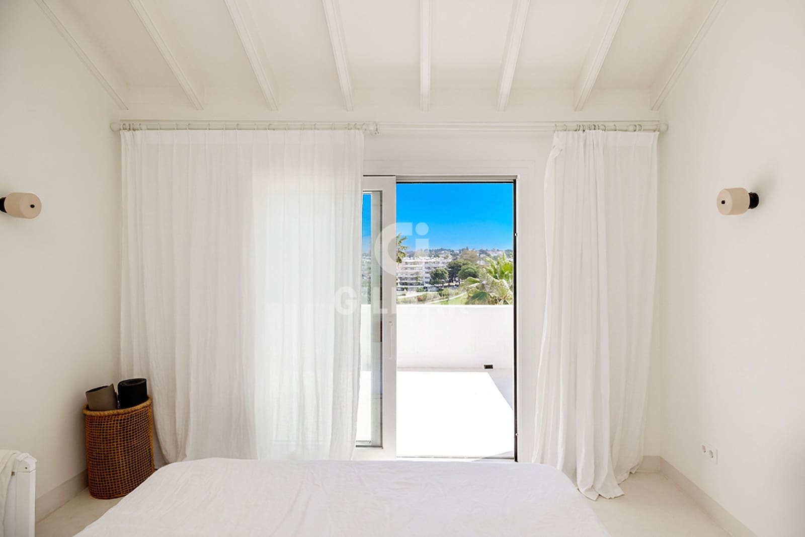 4 sypialnia Dom blizniak na sprzedaż w Marbella z basenem garażem - 1 295 000 € (Ref: 9821601)