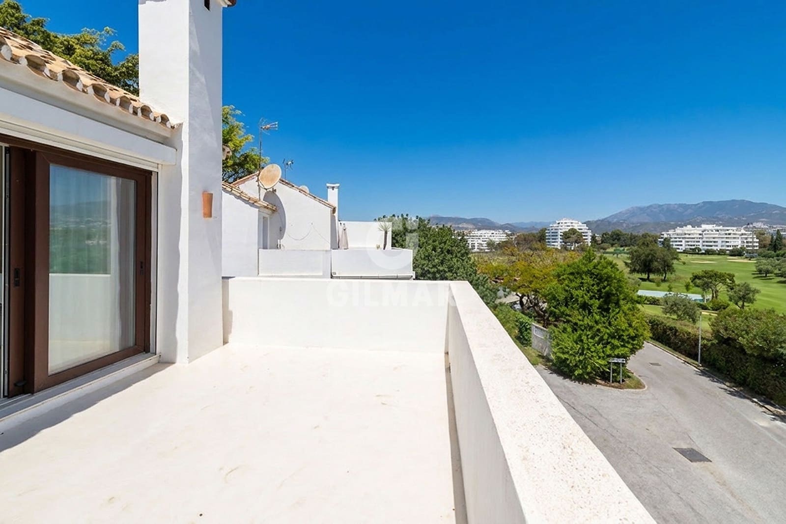 4 sypialnia Dom blizniak na sprzedaż w Marbella z basenem garażem - 1 295 000 € (Ref: 9821601)
