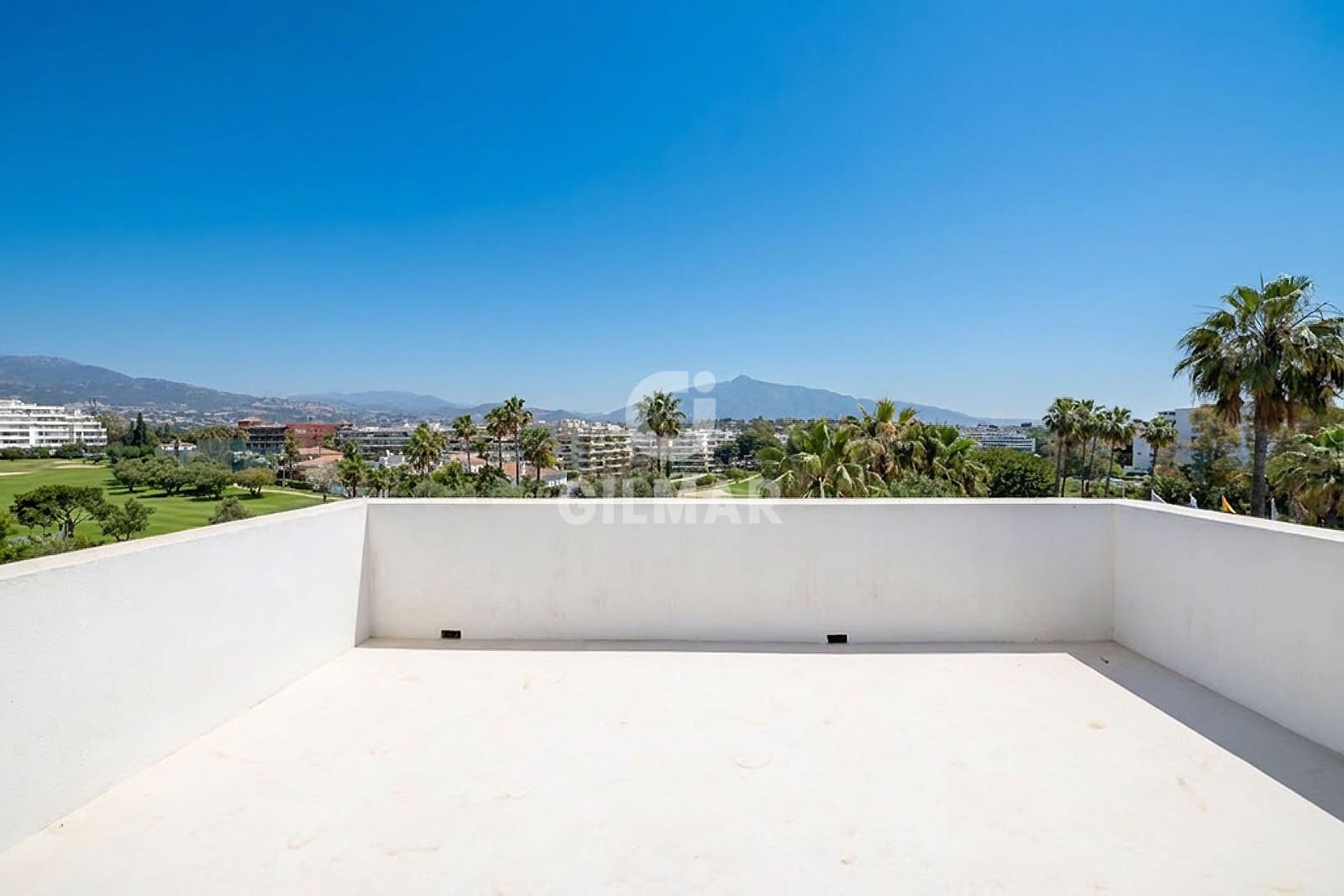 4 sypialnia Dom blizniak na sprzedaż w Marbella z basenem garażem - 1 295 000 € (Ref: 9821601)