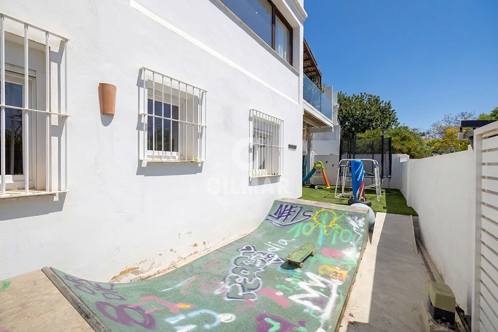 4 sypialnia Dom blizniak na sprzedaż w Marbella z basenem garażem - 1 295 000 € (Ref: 9821601)