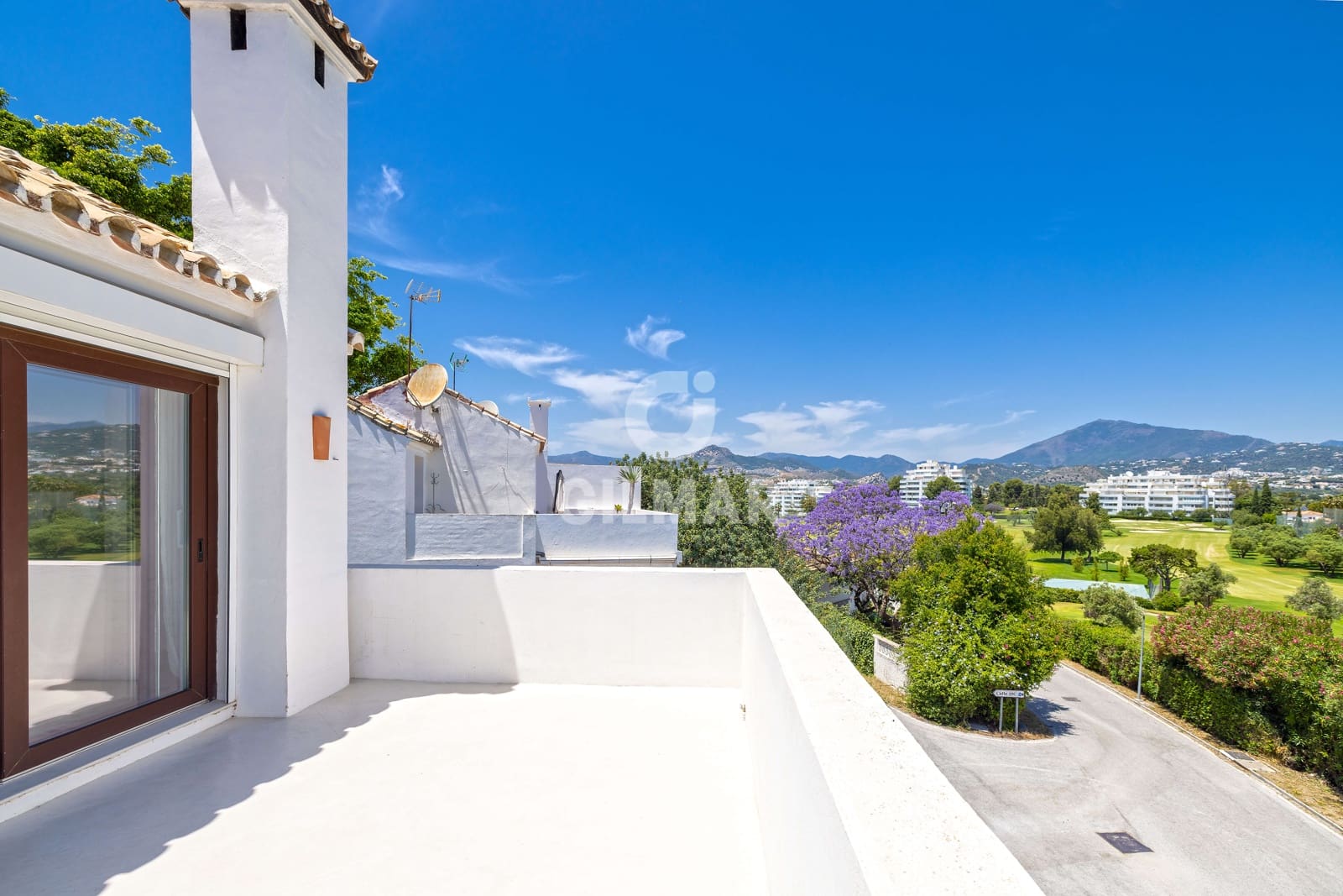 4 bedroom Semi-detached Villa for sale in Guadalmina with pool garage - € 1,125,000 (Ref: 9821601)
