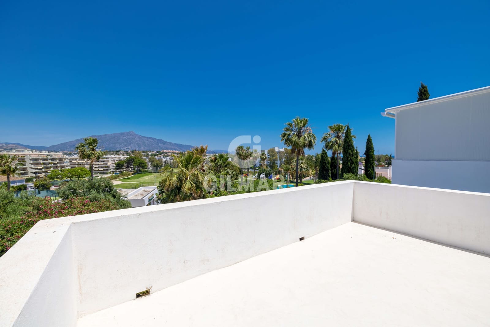 4 bedroom Semi-detached Villa for sale in Guadalmina with pool garage - € 1,125,000 (Ref: 9821601)