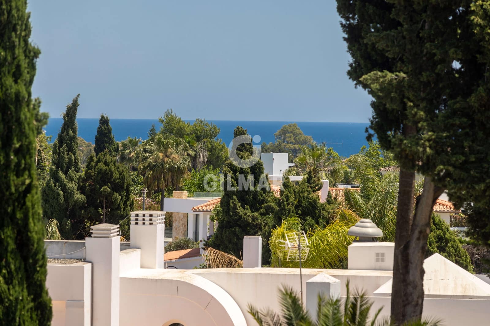 4 bedroom Semi-detached Villa for sale in Guadalmina with pool garage - € 1,125,000 (Ref: 9821601)