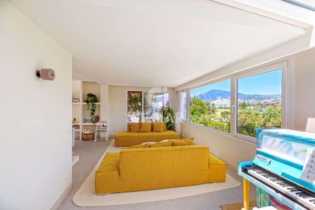 4 soveværelse Semi-Rækkehus til salg i Guadalmina Alta, Marbella med swimmingpool garage - € 1.195.000 (Ref: 9821601)