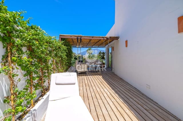 4 soveværelse Semi-Rækkehus til salg i Guadalmina Alta, Marbella med swimmingpool garage - € 1.195.000 (Ref: 9821601)